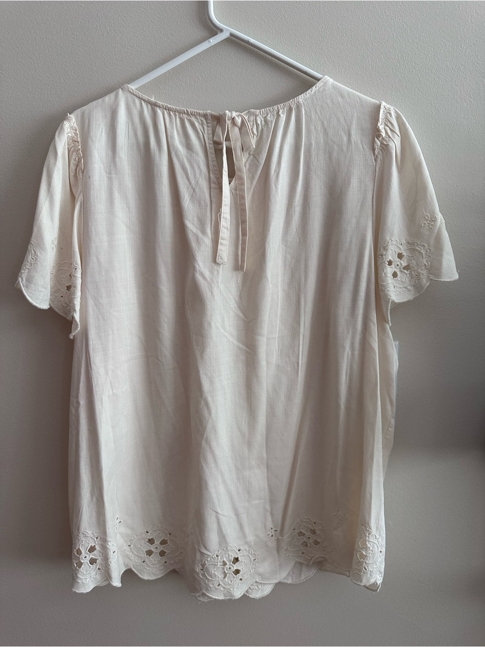 LC Lauren Conrad Cream Eyelet Flutter Sleeve Blouse - Picture 5 of 6